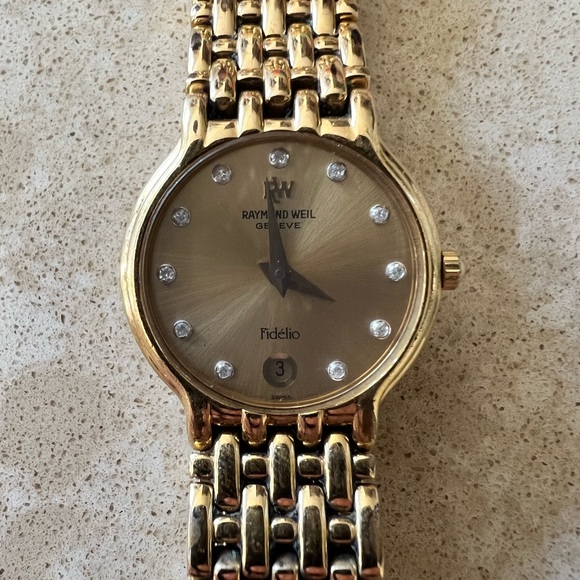 Woman’s WORKING Raymond Weil diamond watch